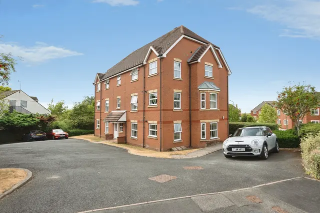 Garrick Close, Dudley, photo 1