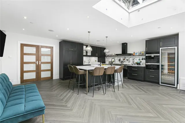 Photo 3 — Parkgate Crescent, Hadley Wood, EN4 0NW