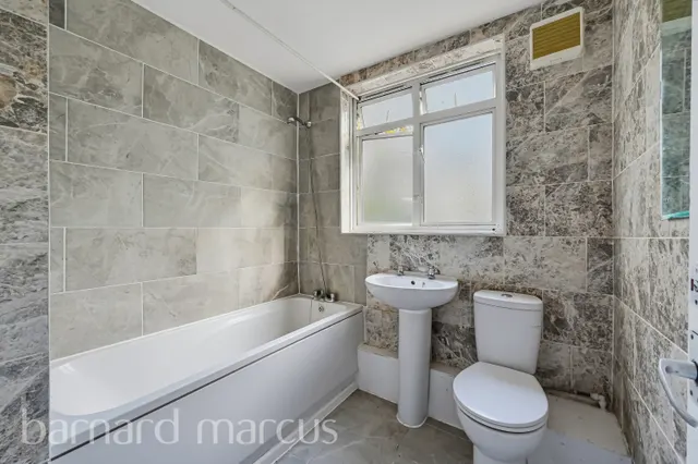 Boathouse Walk, London, SE15, photo 3