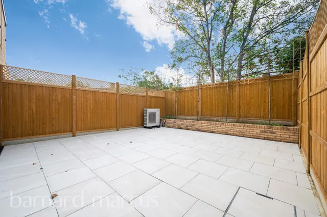 Winston Close, London, SW20, photo 2