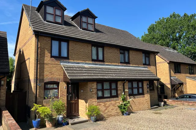 Oak Tree Close, Abbots Langley, WD5, photo 1