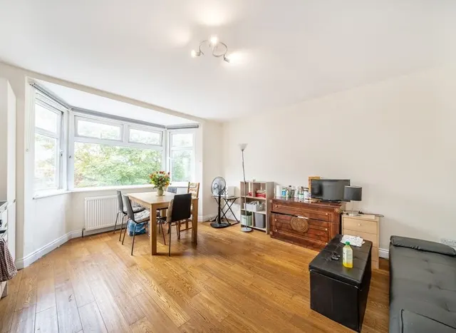 Photo 2 — Creighton Avenue, Muswell Hill, N10