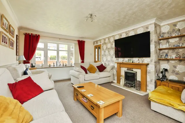Photo 2 — Stirling Avenue, Bawtry, DONCASTER