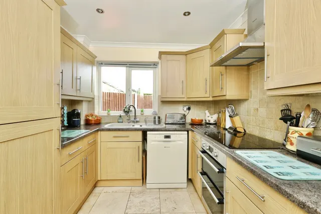 Photo 3 — Stirling Avenue, Bawtry, DONCASTER