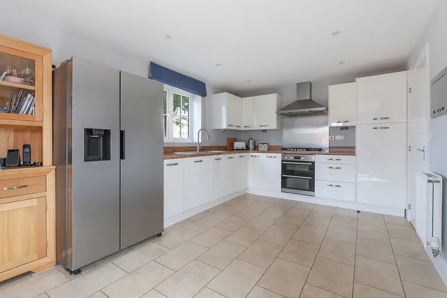 Chalkfield Road, Horley, RH6, photo 3