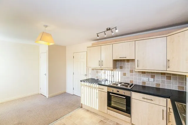 Photo 2 — Beechworth Road, Havant, Hampshire, PO9