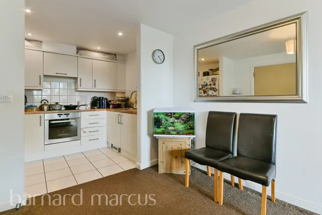 Wooldridge Close, Feltham, TW14, photo 3