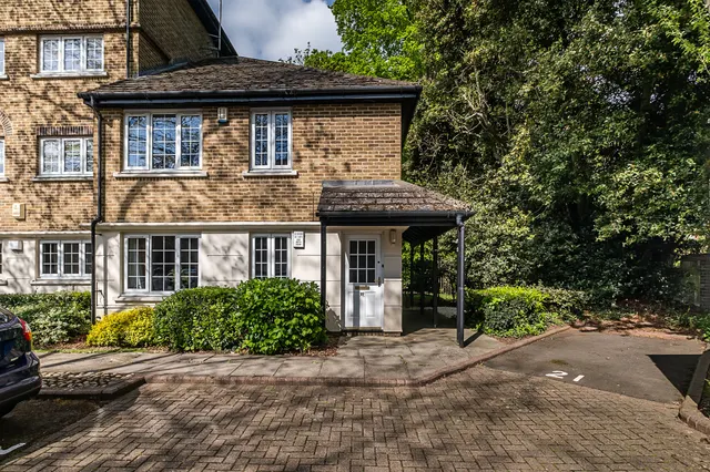 Selhurst Close, London, SW19, photo 1
