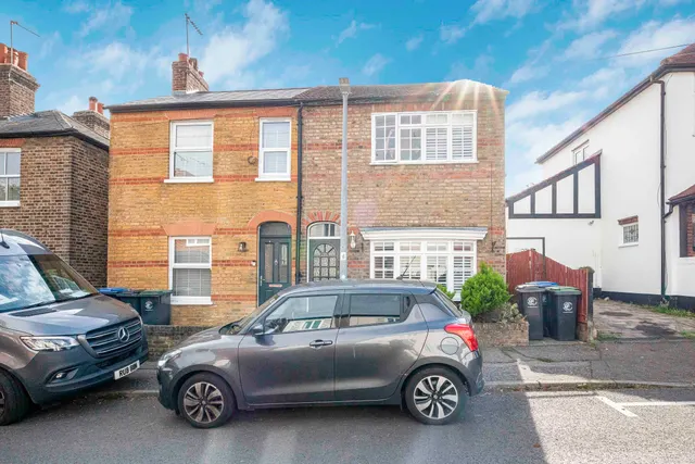 Gladstone Road, Buckhurst Hill, Essex, IG9 5SW, photo 1