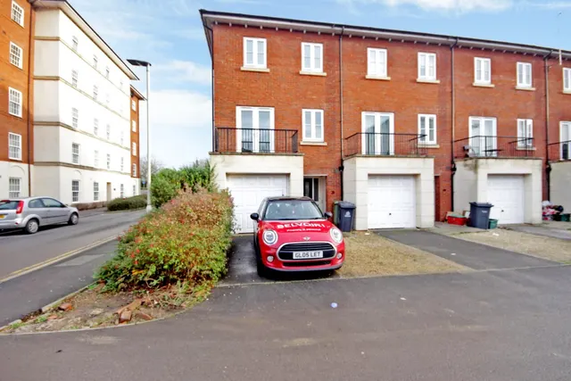 Harescombe Drive, GRH (Gloucestershire Royal Hospital), Gloucester, GL1, photo 1