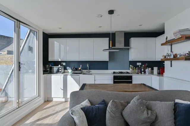 Flat 8, 6 Yukon Road, London, photo 1