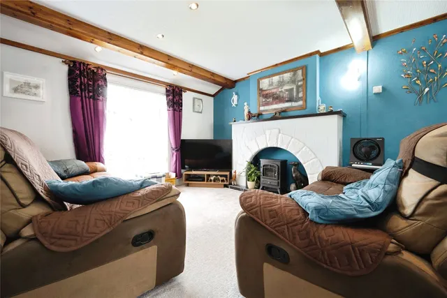 Photo 2 — Half Moon Lane, LUTON, Bedfordshire, LU1