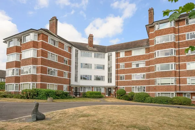 Upper Richmond Road West, London, SW14, photo 1