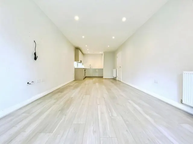Waterloo Road, Uxbridge, UB8, photo 3