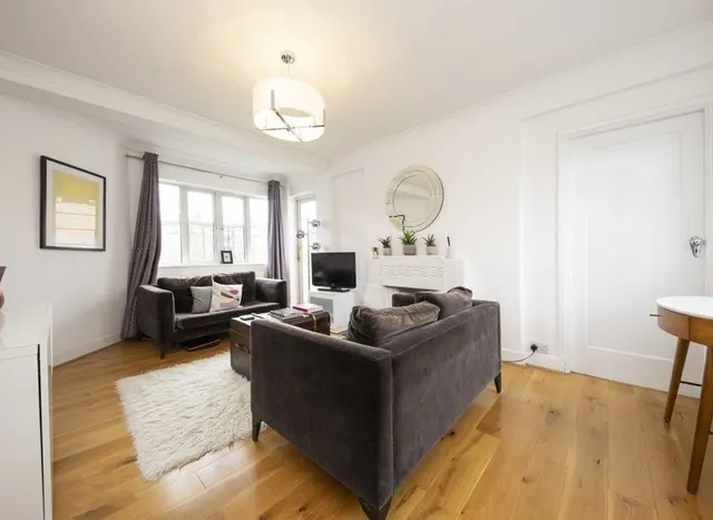 Chiswick Village, Chiswick, W4, photo 2