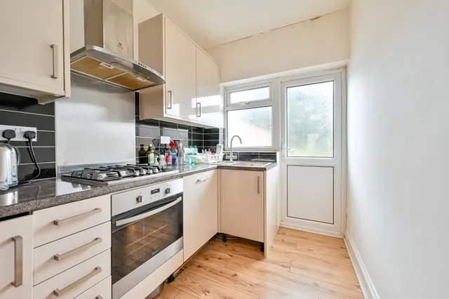 Photo 3 — 46 Taunton Avenue, Hounslow