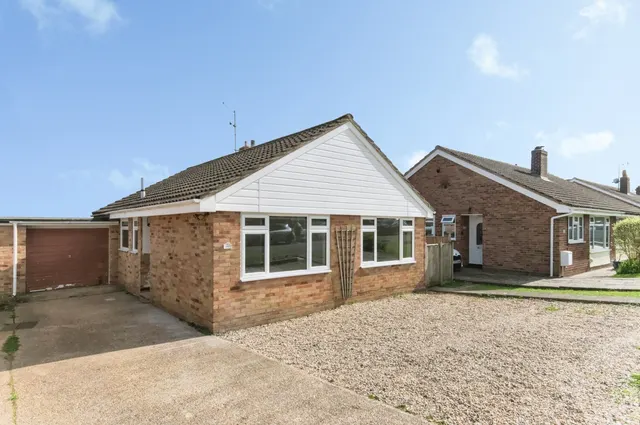 Grange Close, Horam, TN21, photo 1