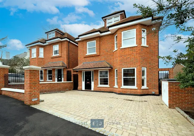Carroll Hill, Loughton, IG10, photo 1