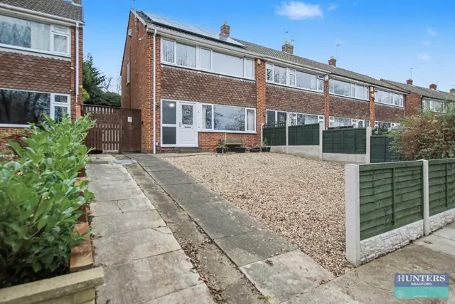 Poplar Crescent Shipley, BD18 2HH, photo 1