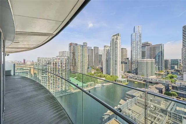 Crossharbour Plaza, Canary Wharf, photo 2