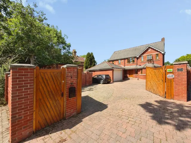 Church Lane, Great Sutton, CH66, photo 2