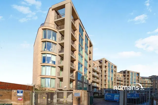 Garnet Place, West Drayton, UB7, photo 1