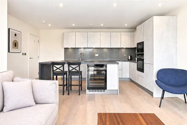 Broomhouse Lane, London, SW6, photo 3