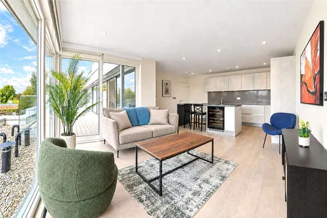 Broomhouse Lane, London, SW6, photo 1