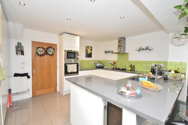 Photo 2 — Oakworth Avenue, Broughton, Milton Keynes, Buckinghamshire, MK10 9NU