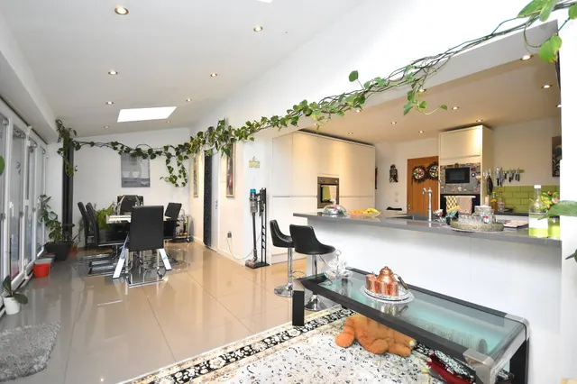 Photo 3 — Oakworth Avenue, Broughton, Milton Keynes, Buckinghamshire, MK10 9NU