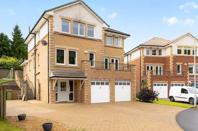 5 bedroom house — Gateside Gardens, Barrhead, Glasgow