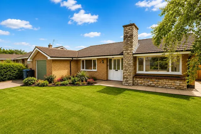 Hillside Drive, Grantham, photo 1
