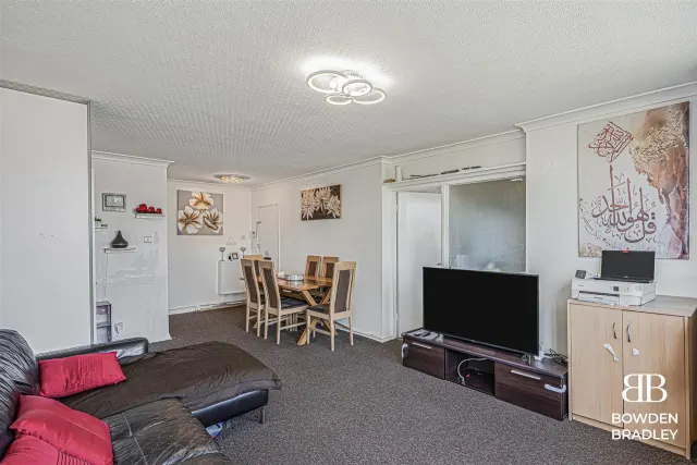 Photo 3 — Ashurst Drive, Barkingside, IG6