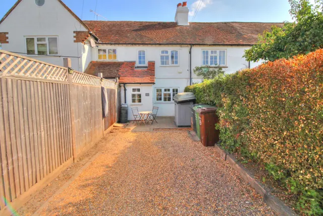 Bailes Lane, Guildford, GU3, photo 1