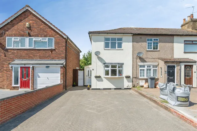 Rainham Road, Rainham, photo 1