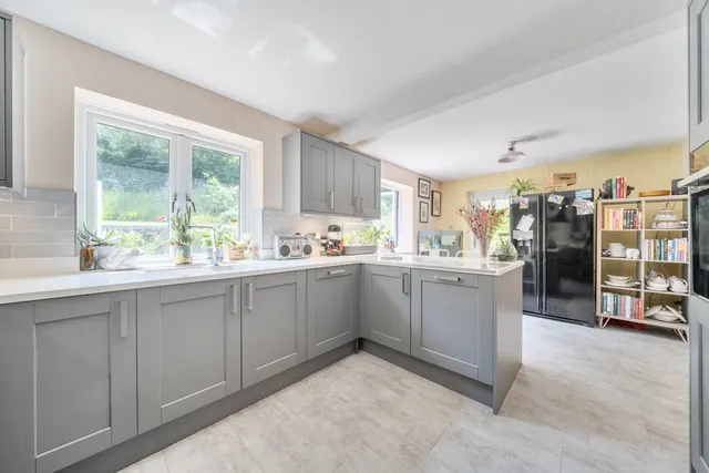 Photo 2 — Fairglen Road, Wadhurst, TN5