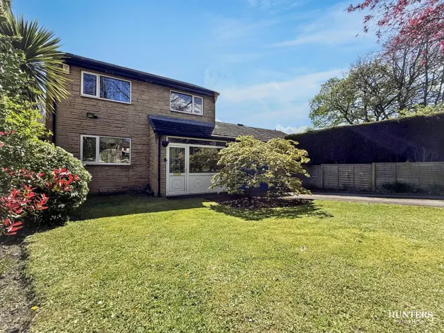 Longlands Road, Dewsbury, photo 1
