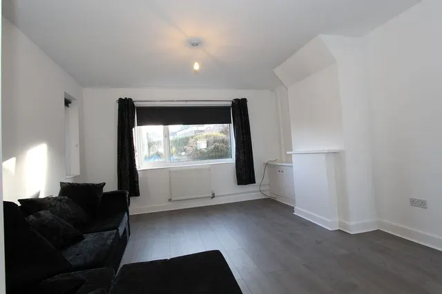 Photo 3 — Rotherfield Crescent, Brighton BN1 8FH