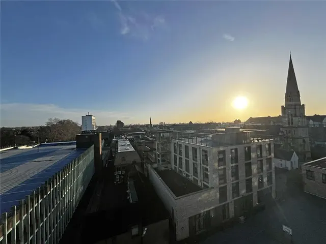 Longfield Avenue, London, W5, photo 2