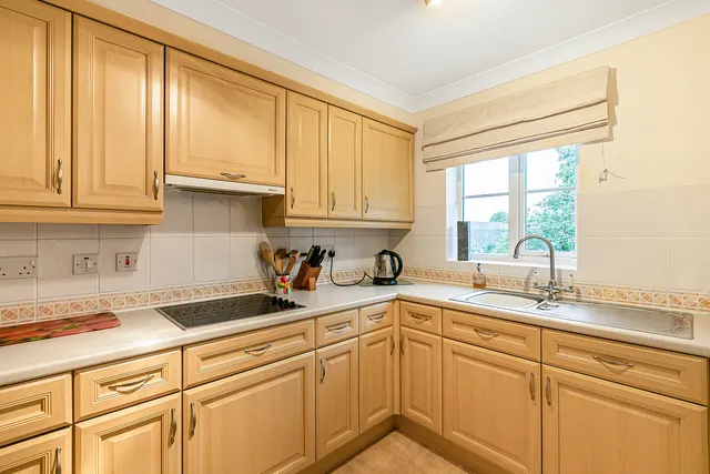 Albany Place, Egham, TW20, photo 3