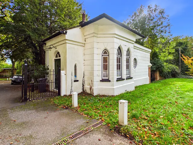 Church Road, Lane End, HP14, photo 1
