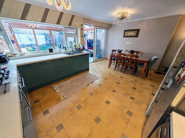 Old Ruislip Road, Northolt, UB5, photo 3