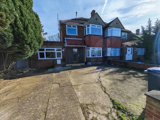 Old Ruislip Road, Northolt, UB5, photo 1