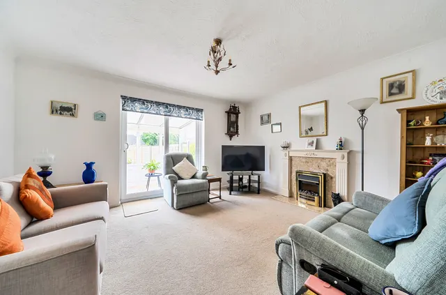 Mount Pleasant Close, Lyminge, CT18, photo 2