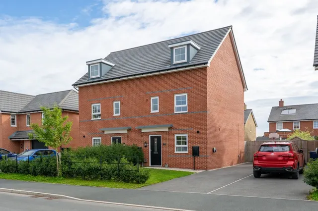 Roadtrain Avenue, Leyland, PR26, photo 1