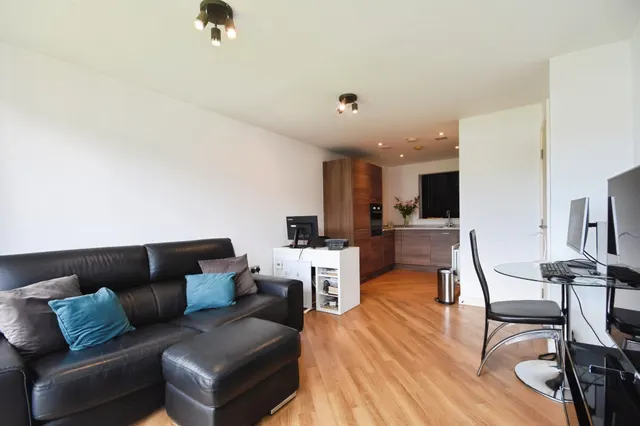 Photo 3 — Rollason Way, Brentwood