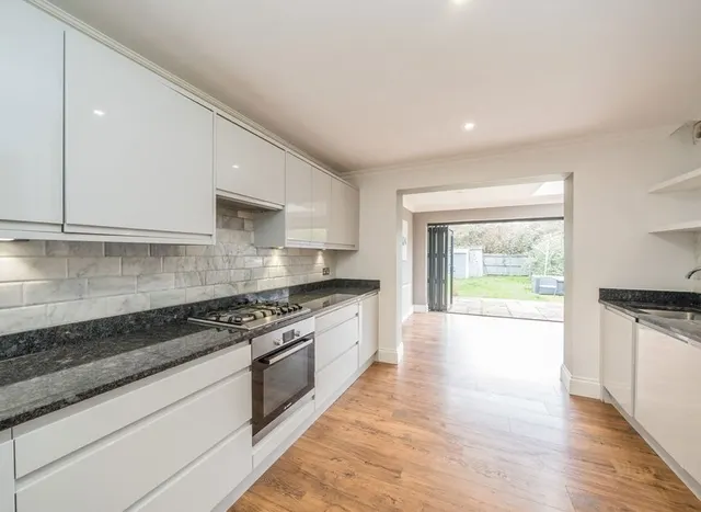 Photo 3 — Glebe Side, Twickenham, TW1