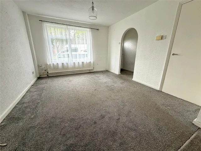 Wood Street, Middleton, M24, photo 3