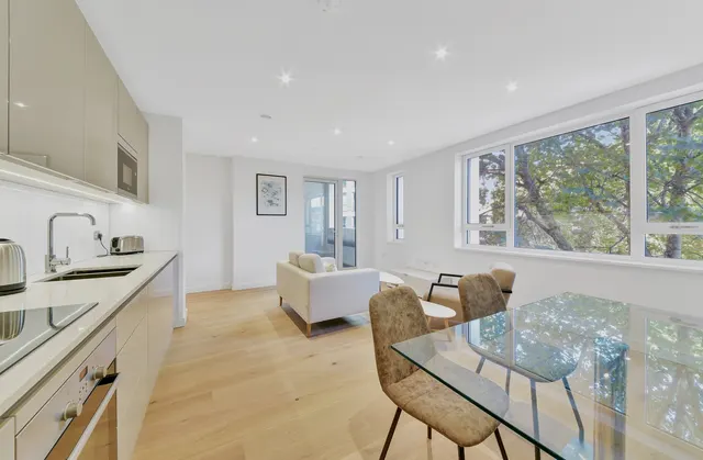 1 bedroom flat, Walworth Square, Elephant & Castle, SE17