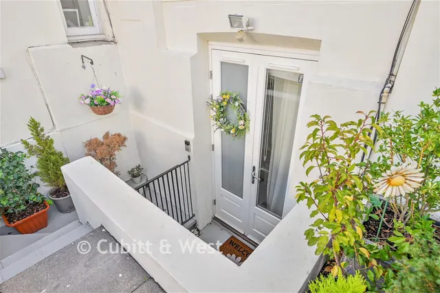 London Road, Redhill, RH1, photo 2